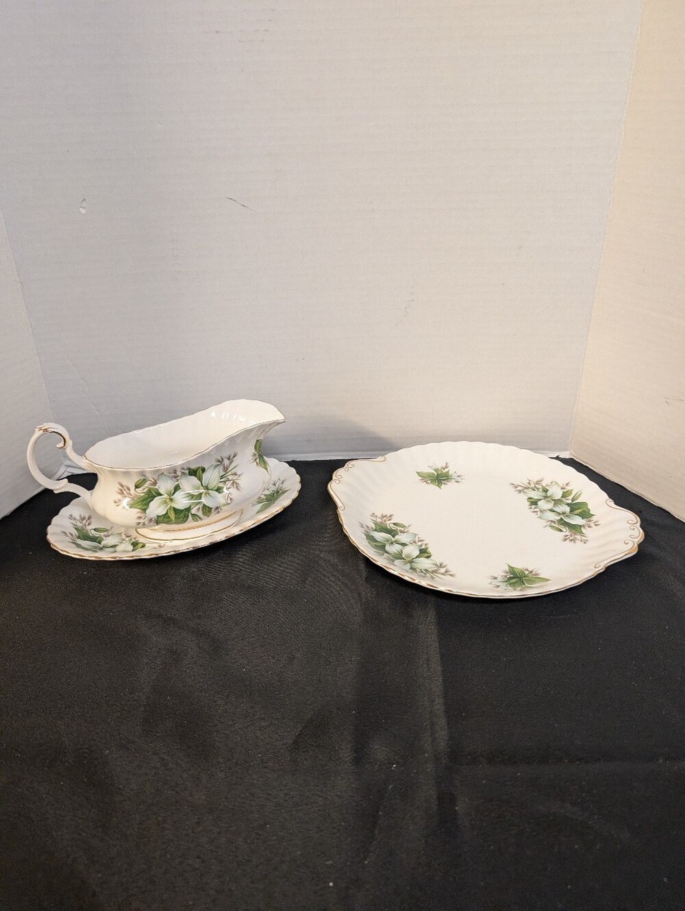 Royal Albert Trillium china England gravy boat & tray, dessert tray lot bundle